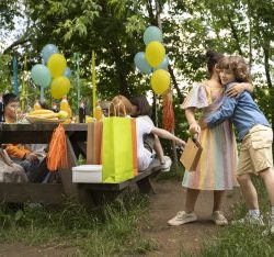 kids-having-fun-jungle-party